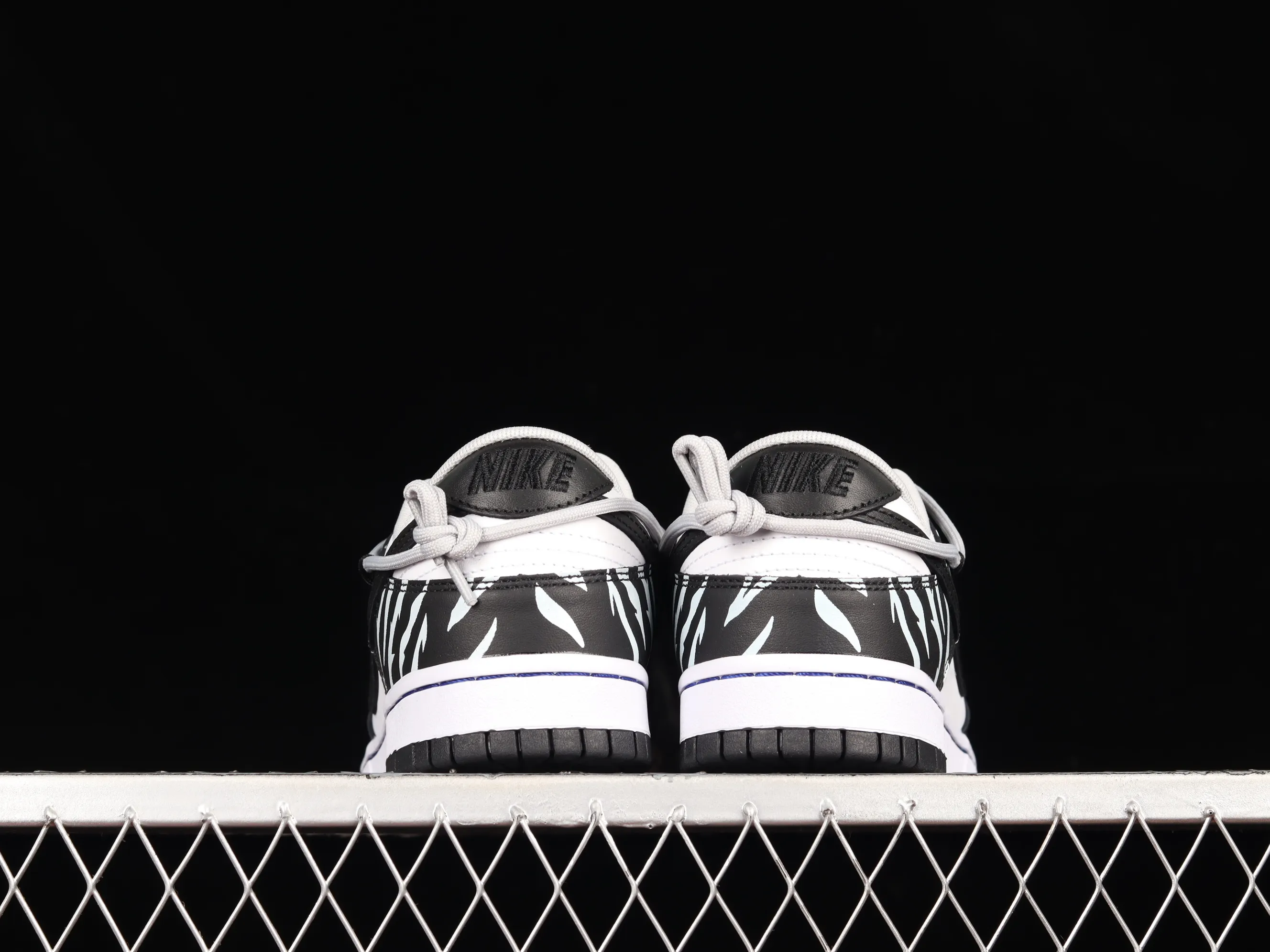 All categories Nk SB Dunk series Nk SB Dunk Low low-top sneakers F version Nk Dunk Low "CNY" Year of the Tiger limited edition SB smashing backboard fashion casual sneakers DD3363-002